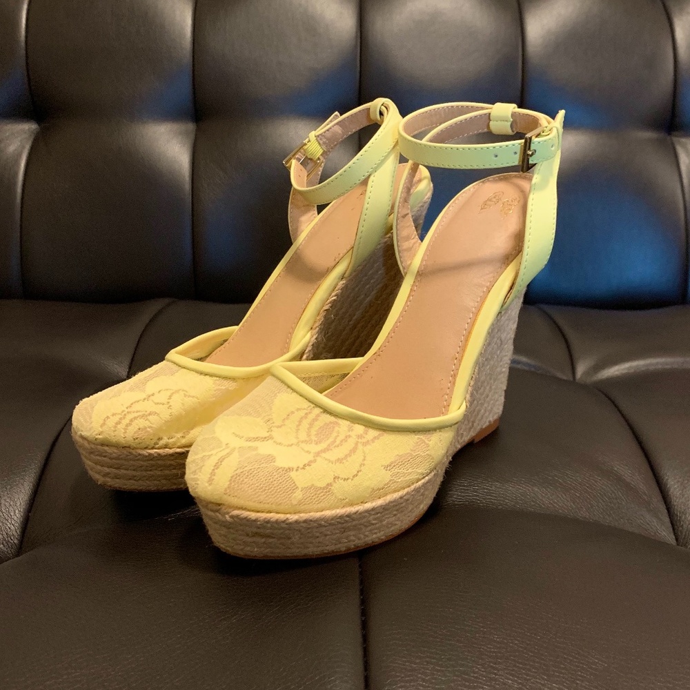 Espadrille shoes in sunny lemon colour